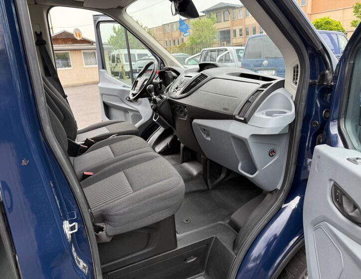 Ford Transit 9