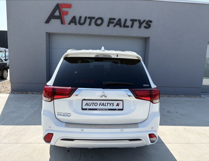 Mitsubishi Outlander 6