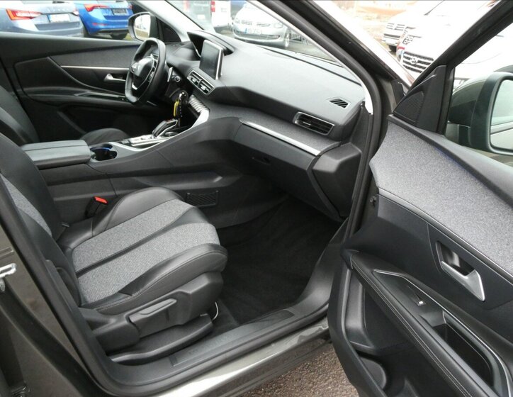 Peugeot 3008 SUV 1,6 l 121 kw