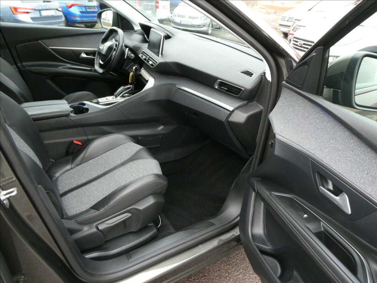 Peugeot 3008 SUV 1,6 l 121 kw