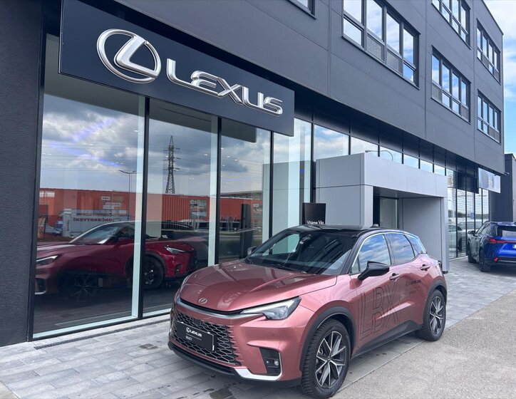 Lexus LBX SUV / Terénní 1,5 l 100 kw