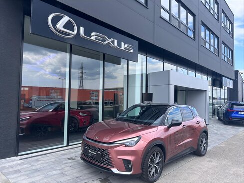 Lexus LBX SUV / Terénní 1,5 l 100 kw