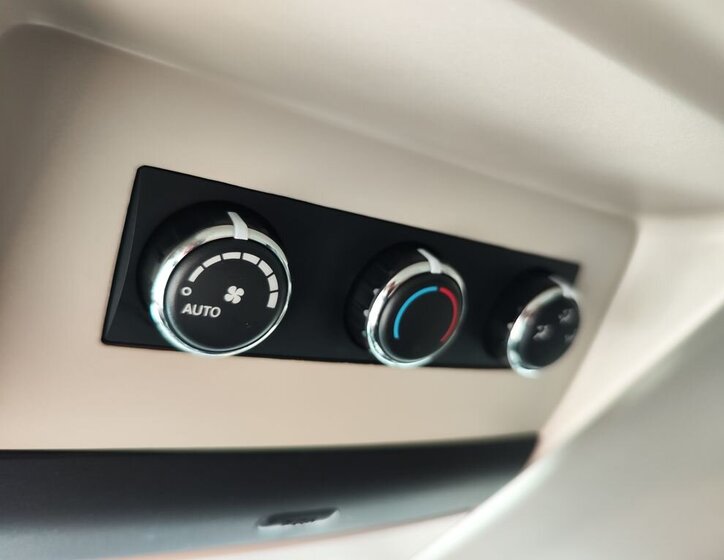 Lancia Voyager MPV 2,8 l 120 kw