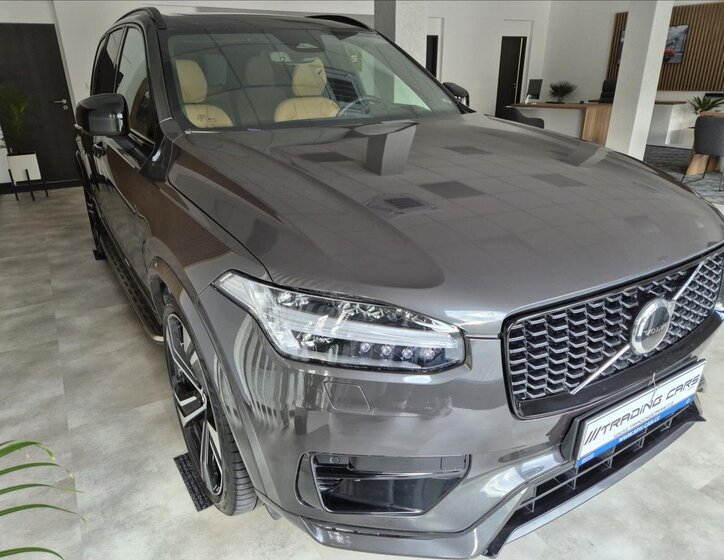 Volvo XC90 SUV / Terénní 2,0 l 180 kw