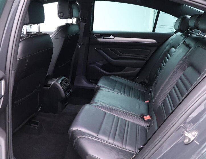 Volkswagen Passat Sedan / Limuzína 2,0 l 140 kw