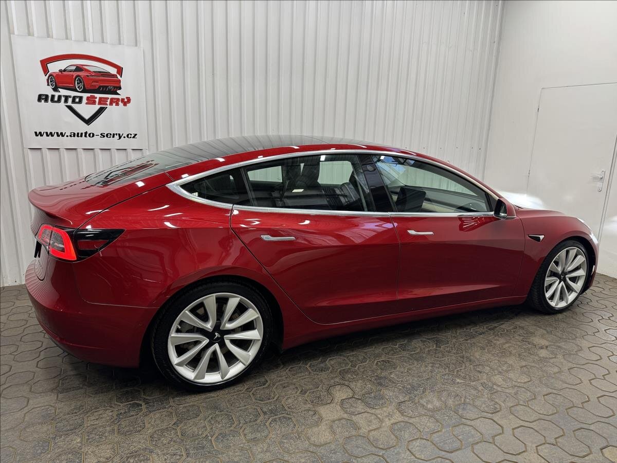 Tesla Model 3 Liftback 0,0 324 kw