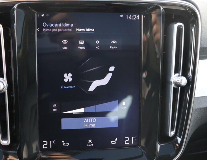 Volvo XC40 SUV / Terénní 2,0 l 140 kw