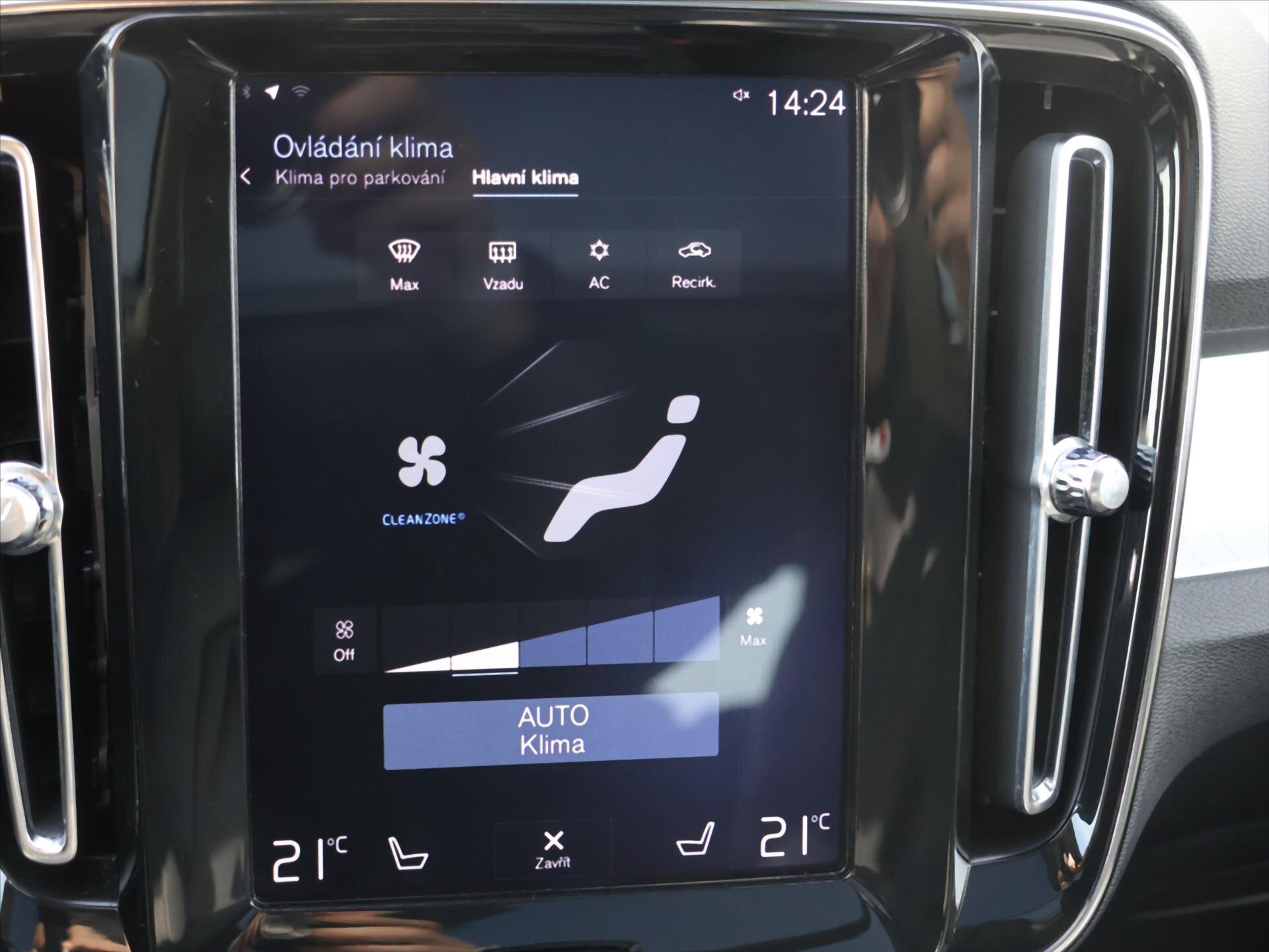 Volvo XC40 SUV / Terénní 2,0 l 140 kw