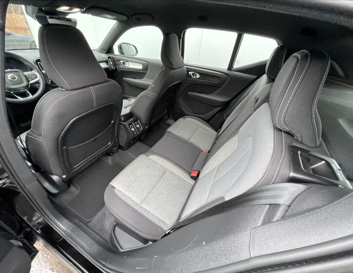 Volvo XC40 SUV / Terénní 2,0 l 145 kw