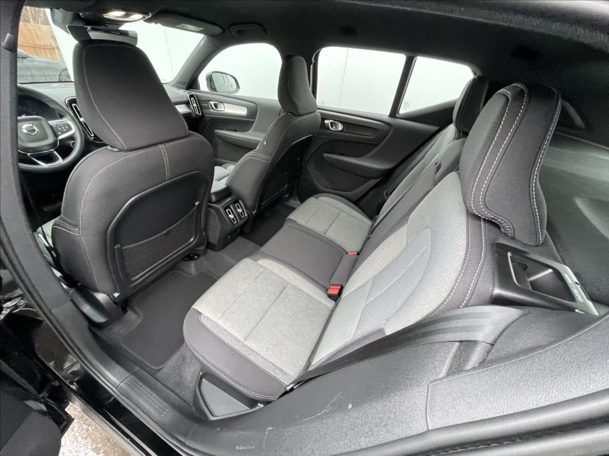 Volvo XC40 SUV / Terénní 2,0 l 145 kw