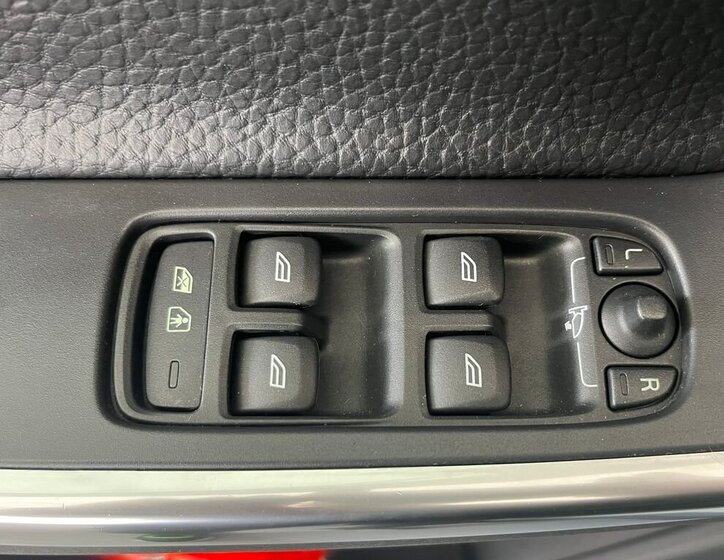 Volvo XC60 SUV / Terénní 2,0 l 120 kw