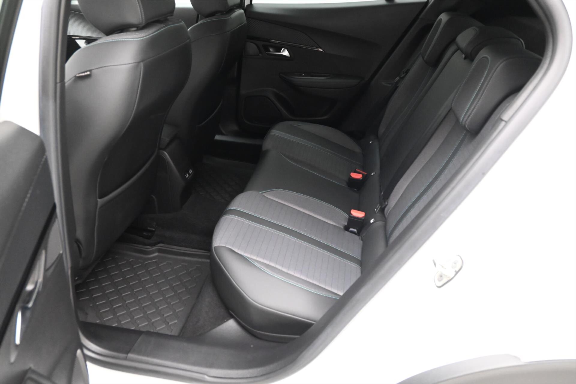 Peugeot 2008 SUV / Terénní 1,5 l 81 kw