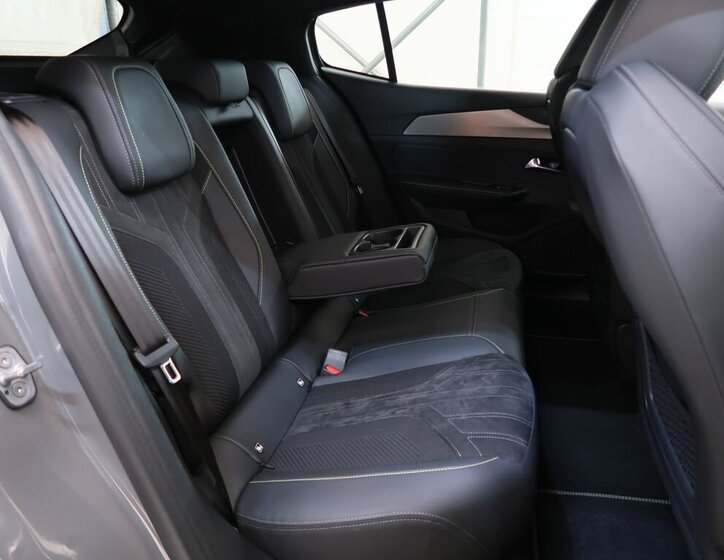 Peugeot 408 Liftback 1,6 l 133 kw