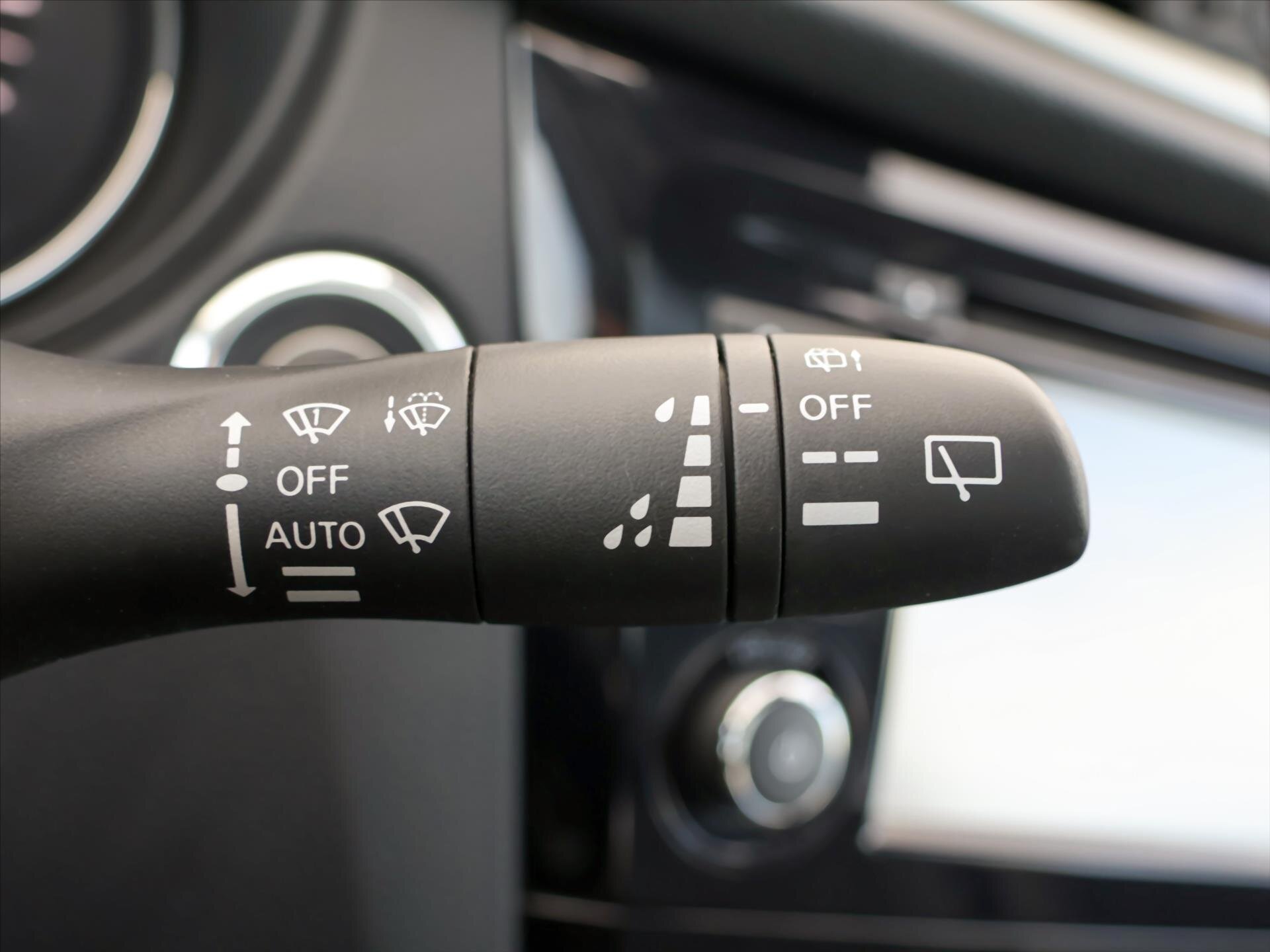 Nissan Qashqai SUV / Terénní 1,2 l 85 kw