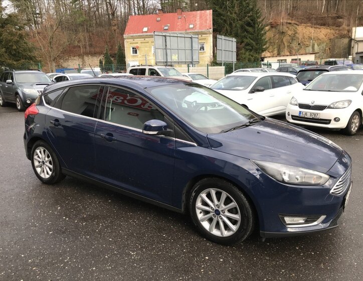 Ford Focus Hatchback 999,0 92 kw