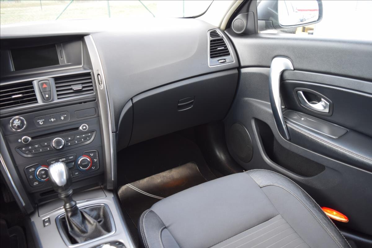 Renault Latitude Sedan / Limuzína 2,0 l 110 kw