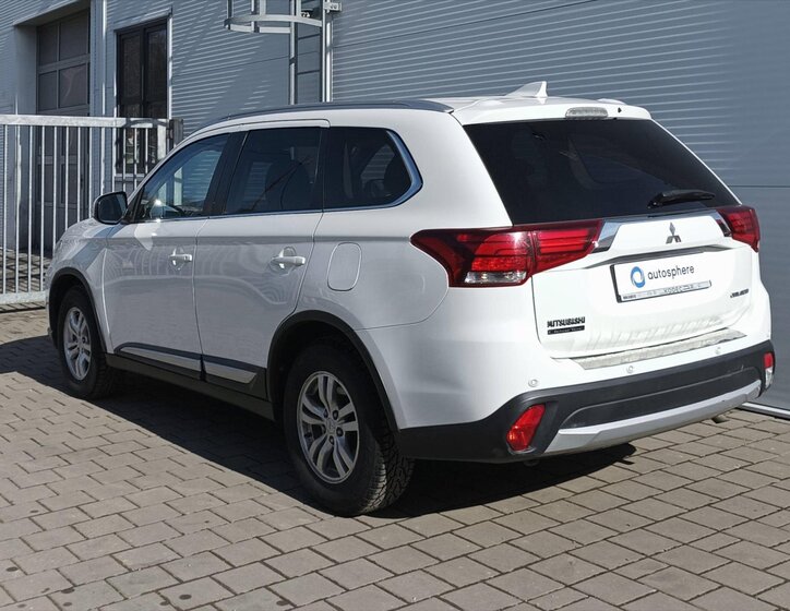 Mitsubishi Outlander SUV 1,9 l 110 kw