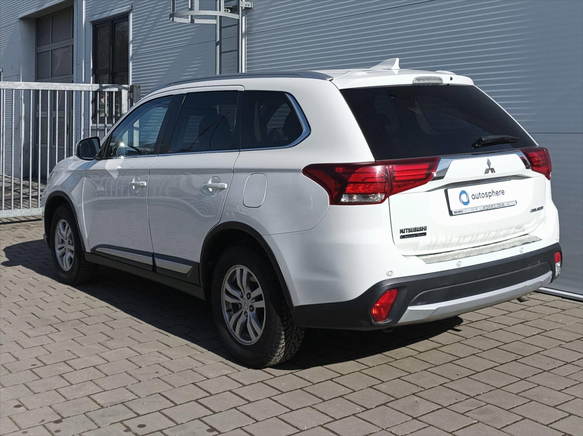 Mitsubishi Outlander SUV 1,9 l 110 kw