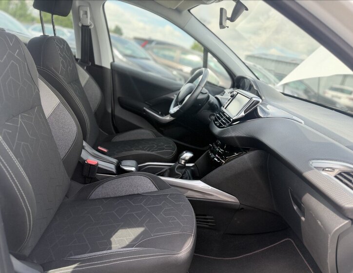 Peugeot 2008 SUV / Terénní 1,2 l 61 kw