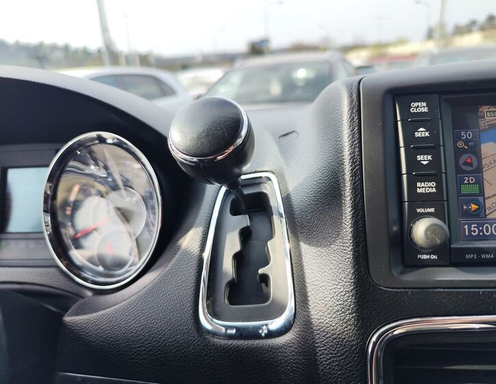 Lancia Voyager MPV 2,8 l 120 kw