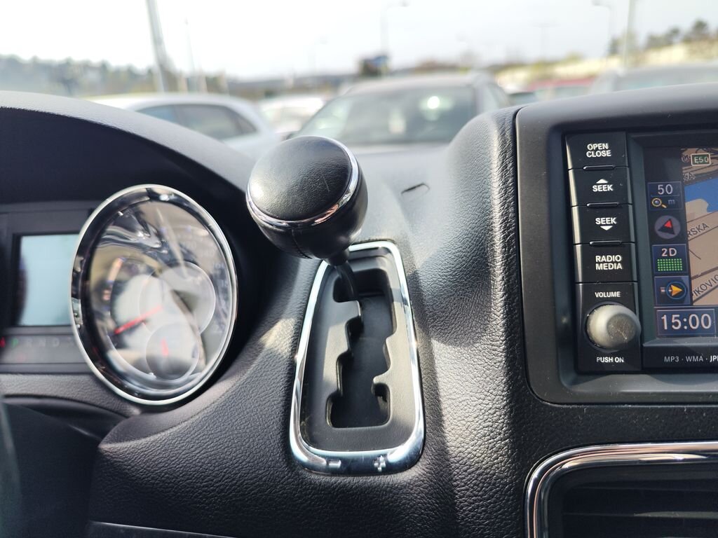 Lancia Voyager MPV 2,8 l 120 kw