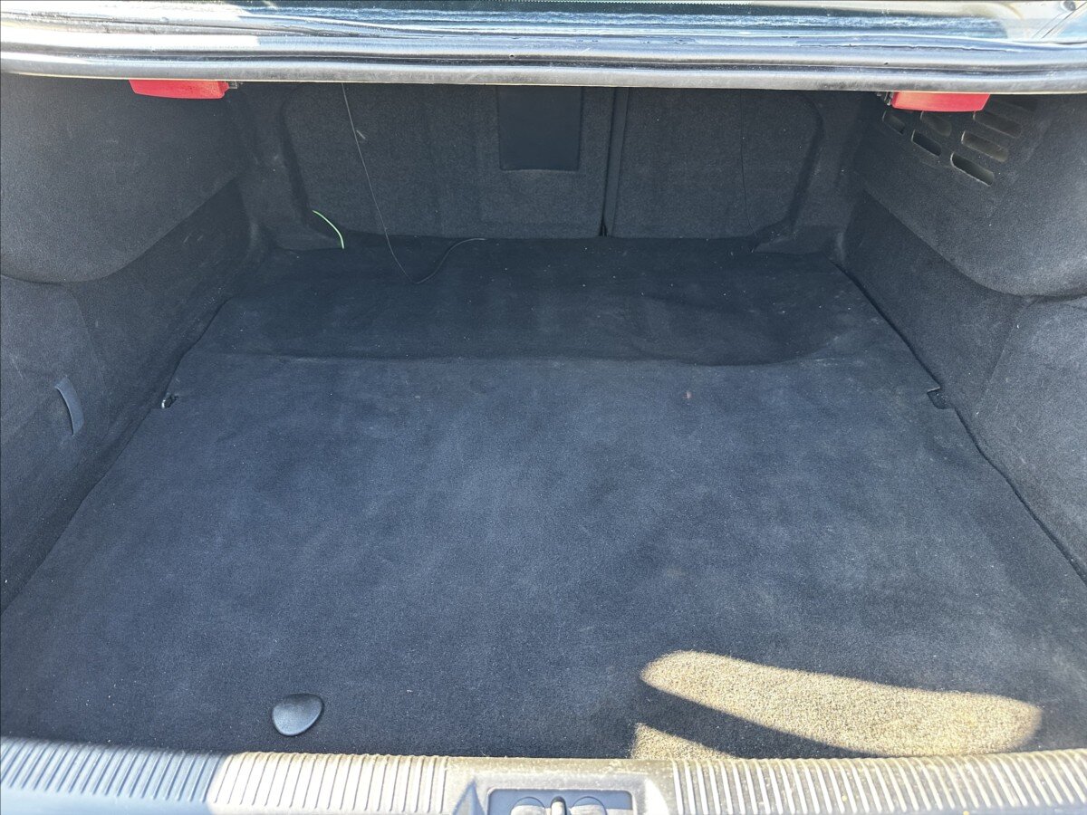 Peugeot 607 Sedan 2,0 l 100 kw