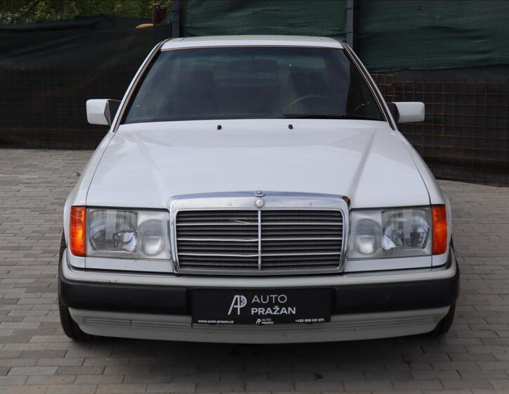 Mercedes-Benz 200 2