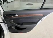 Volkswagen Passat Sedan / Limuzína 2,0 l 176 kw