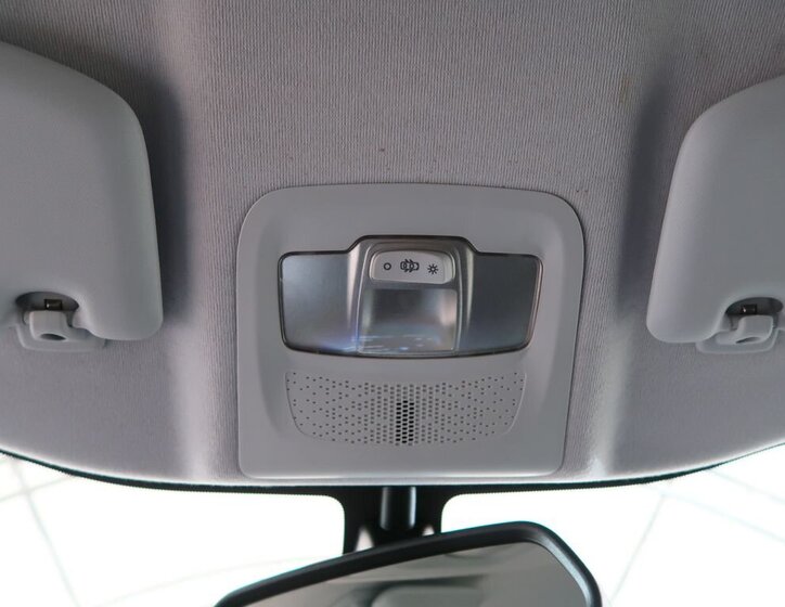 Peugeot 208 Hatchback 1,2 l 61 kw