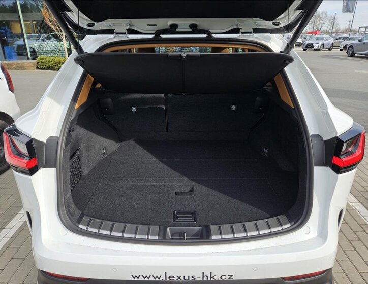 Lexus NX 350h SUV / Terénní 2,5 l 147 kw