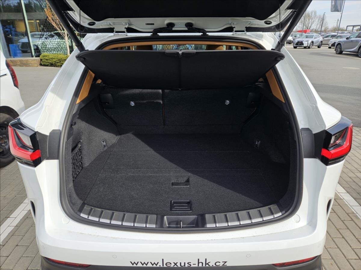Lexus NX 350h SUV / Terénní 2,5 l 147 kw