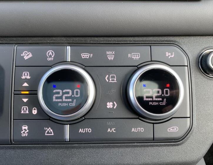 Land Rover Defender 71