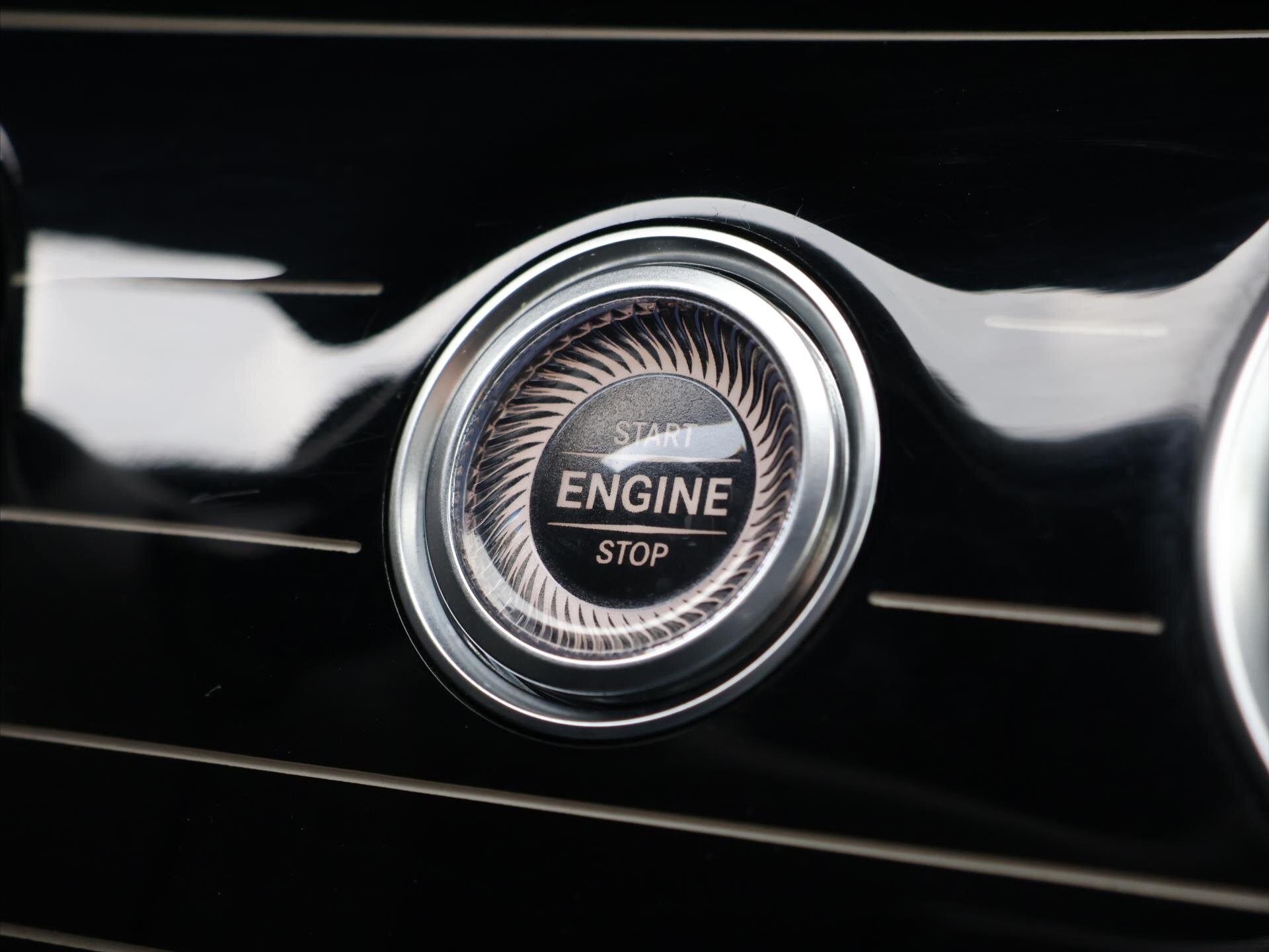 Mercedes-Benz Třídy E Sedan 4,0 l 450 kw