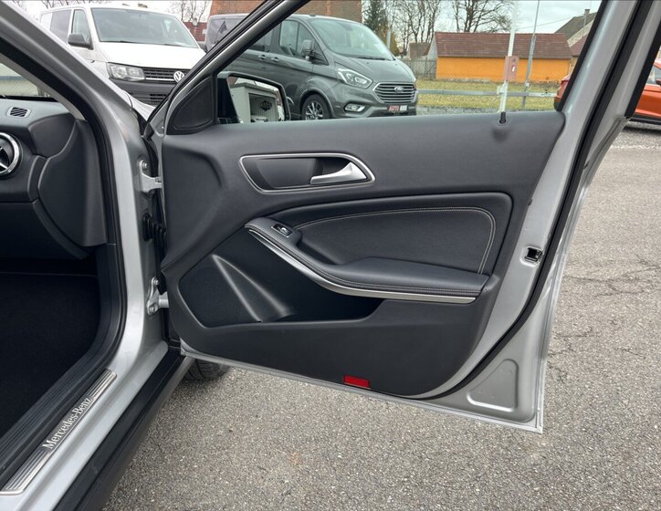 Mercedes-Benz GLA Hatchback 1,6 l 115 kw