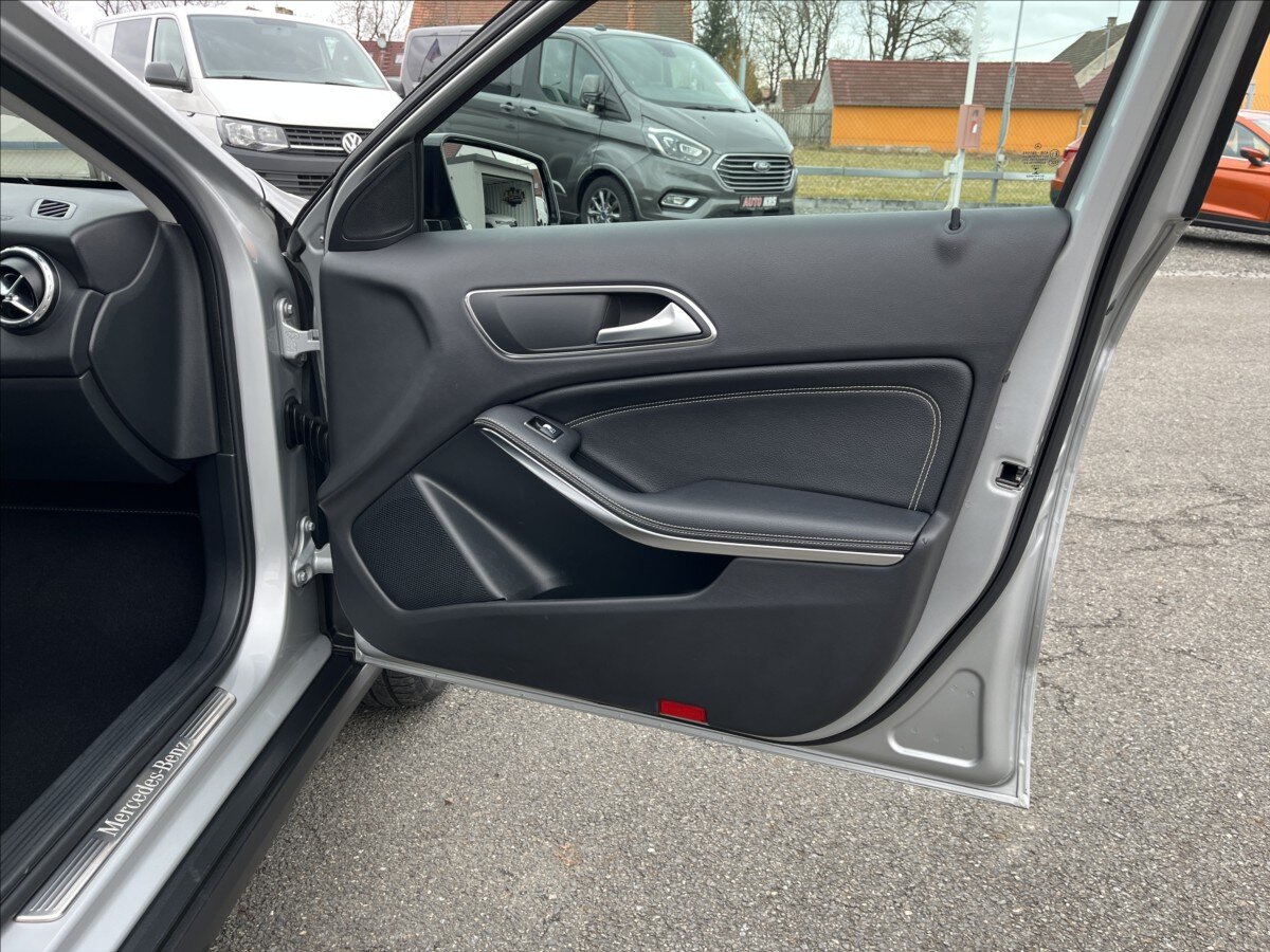 Mercedes-Benz GLA Hatchback 1,6 l 115 kw