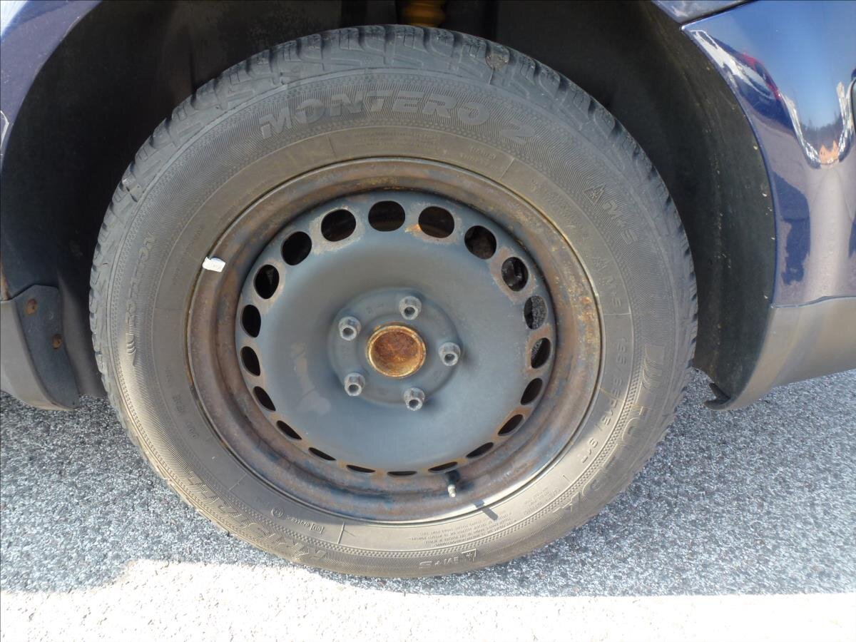 Volkswagen Passat Kombi 1,6 l 74 kw