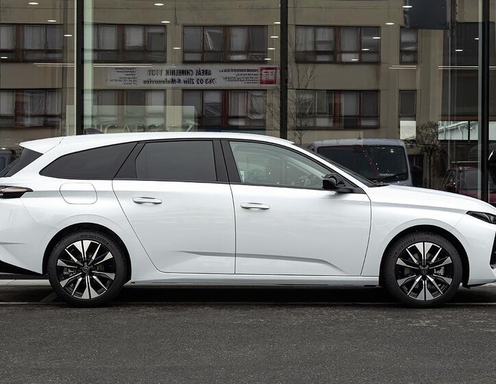 Peugeot 308 Kombi 1,2 l 107 kw