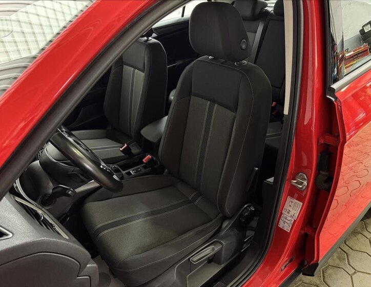 Volkswagen T-Roc SUV / Terénní 2,0 l 140 kw