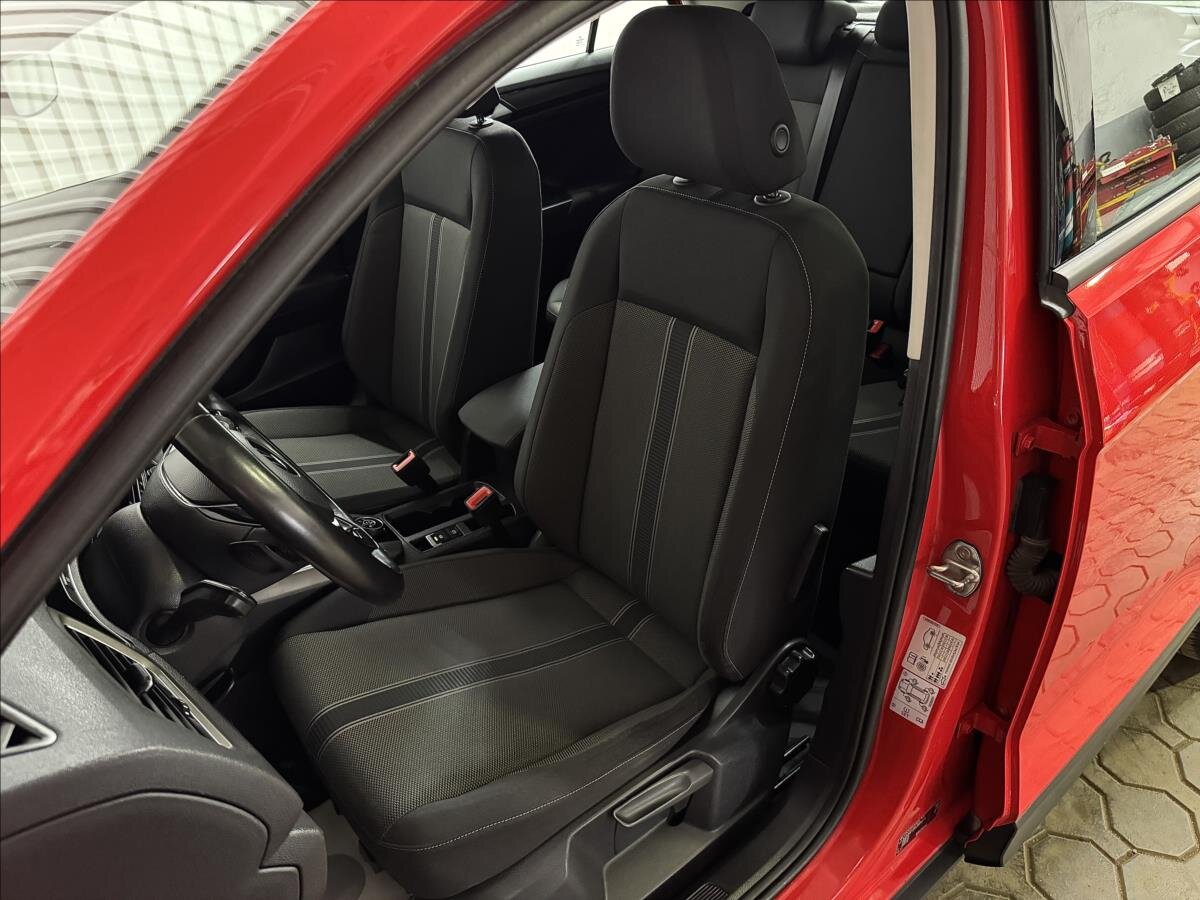 Volkswagen T-Roc SUV / Terénní 2,0 l 140 kw