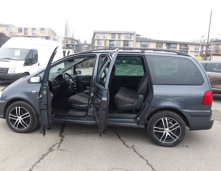 Volkswagen Sharan Kombi 2,0 l 103 kw