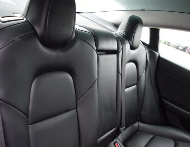 Tesla Model 3 Sedan 0,0 366 kw