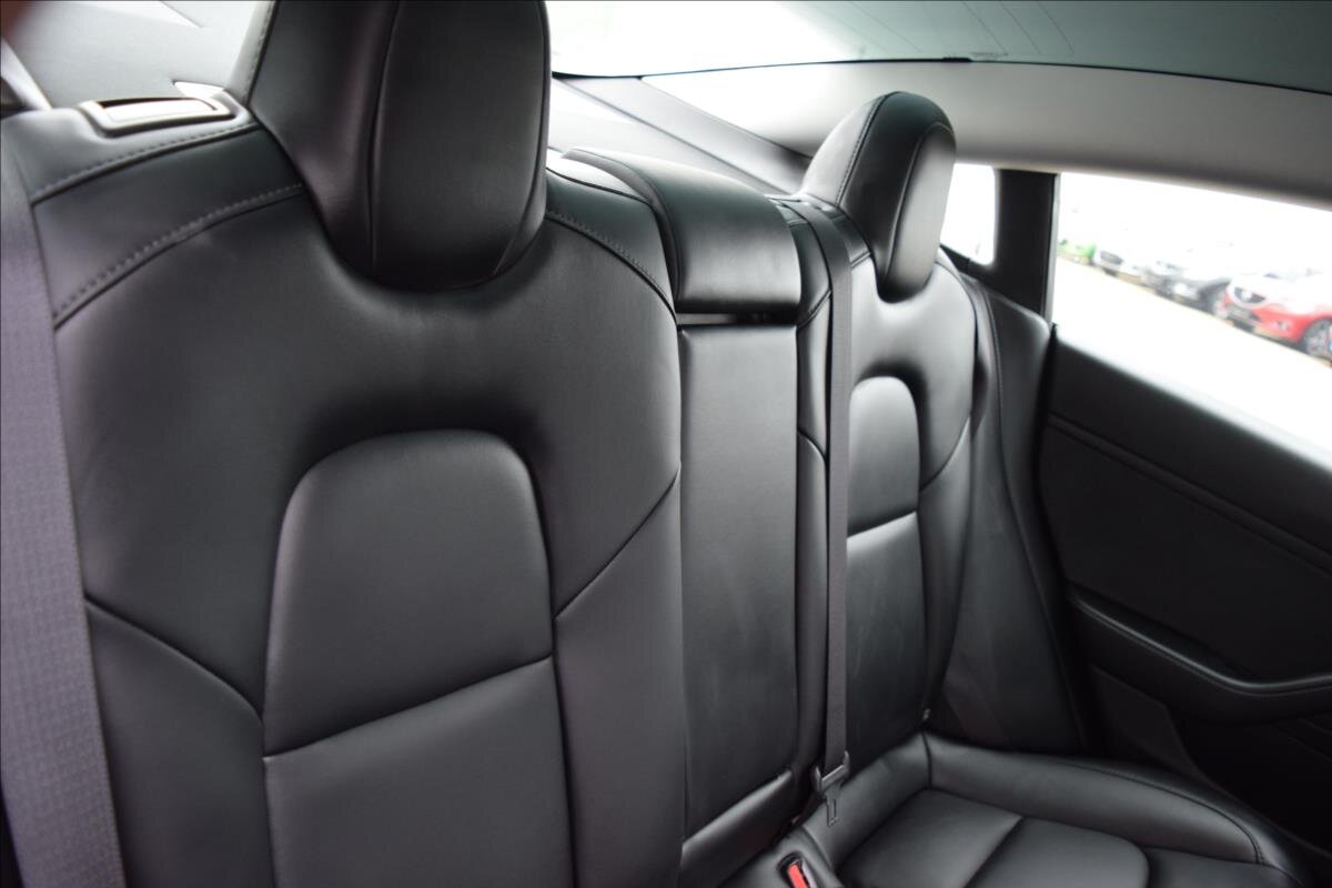 Tesla Model 3 Sedan 0,0 366 kw