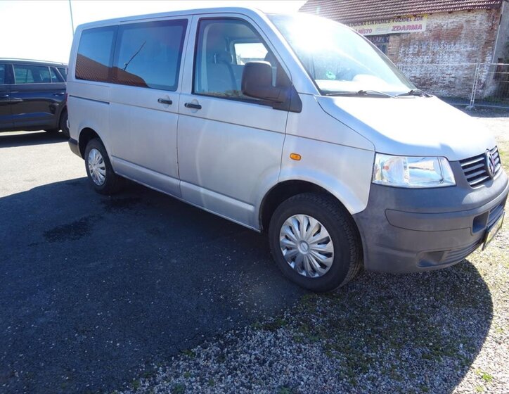 Volkswagen Caravelle MPV 2,5 l 96 kw