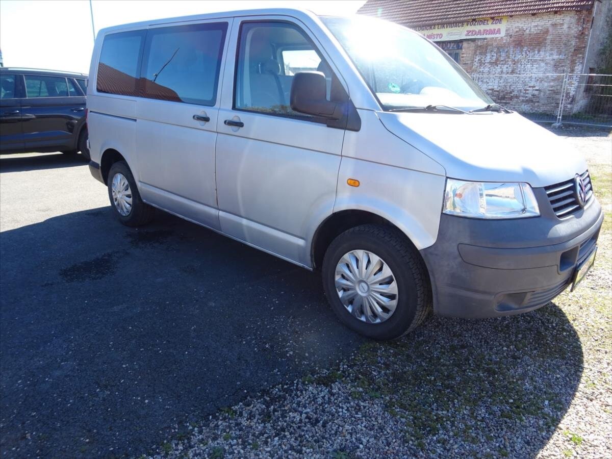 Volkswagen Caravelle MPV 2,5 l 96 kw