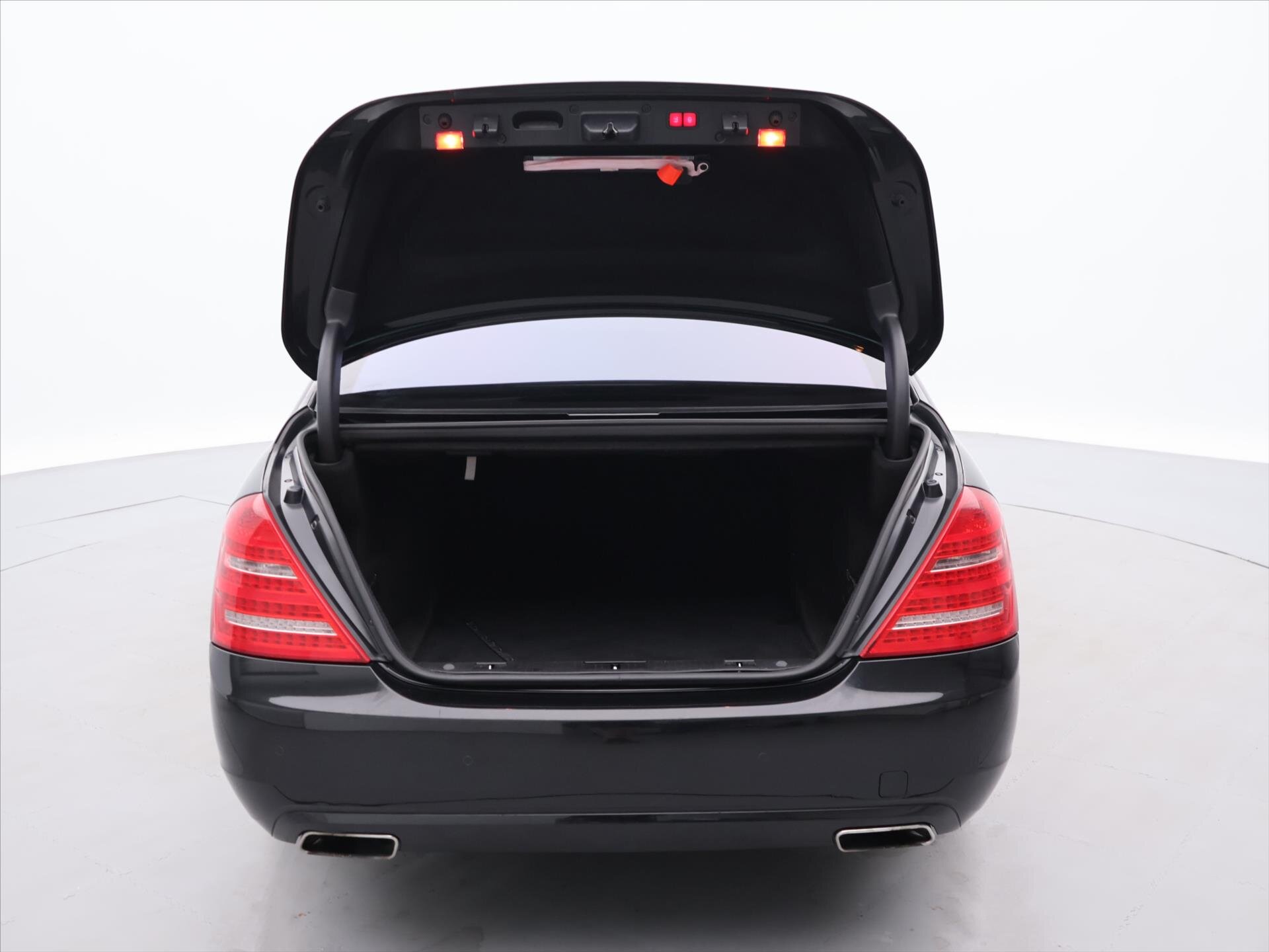 Mercedes-Benz Třídy S Sedan / Limuzína 4,7 l 320 kw