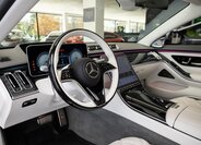 Mercedes-Benz Ostatní Sedan / Limuzína 6,0 l 450 kw