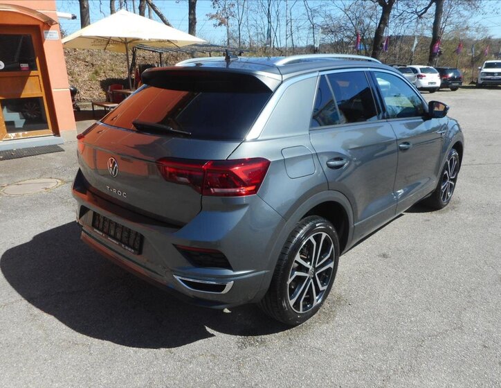 Volkswagen T-Roc SUV / Terénní 1,5 l 110 kw