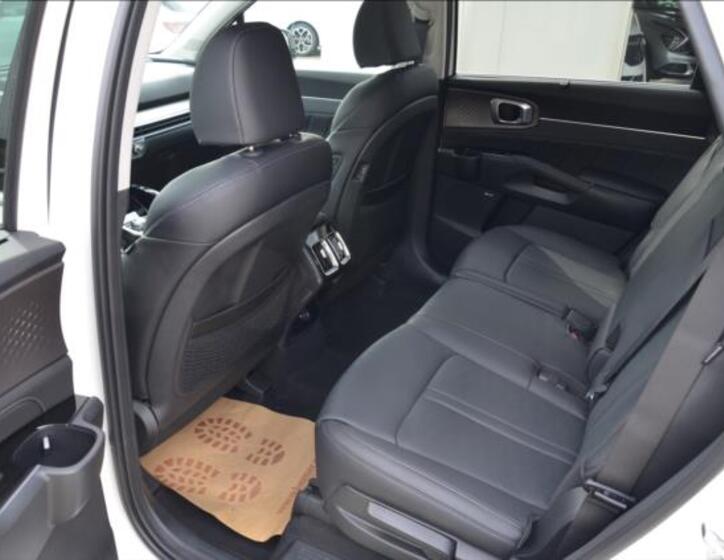 KIA Sorento 4