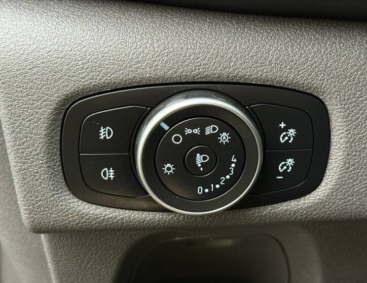 Ford Tourneo Custom MPV 2,0 l 125 kw