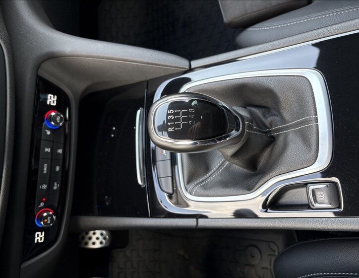 Opel Insignia Hatchback 2,0 l 128 kw